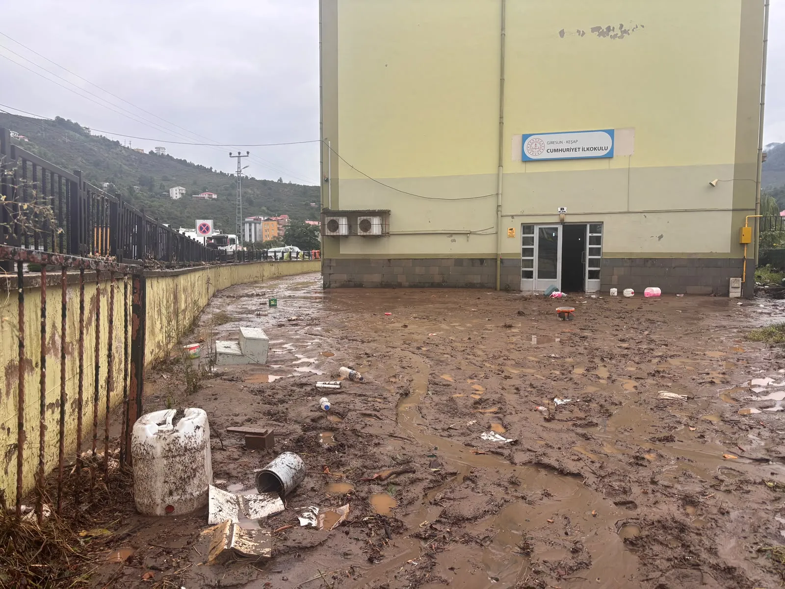 Giresun'da sel suları çekildi iki kişi aranıyor