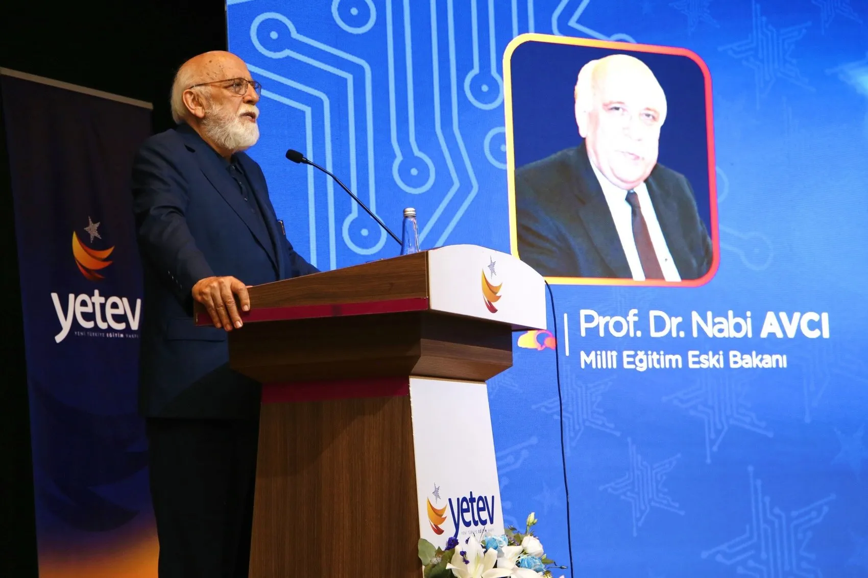 YETEV'de yeni eğitim yılı Yapay zeka çağında öğretmenin rolü konuşuldu