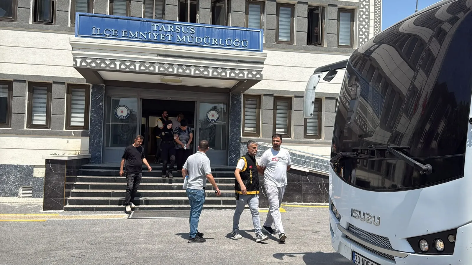 Tarsus’ta iki kuzenin öldüğü kavgada 6 şüpheli adliyeye çıkarıldı