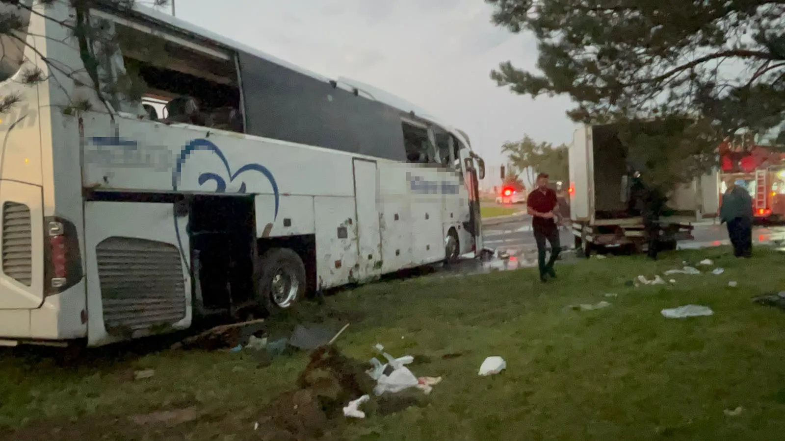 Sabahın köründe Kayseri'de kaza Otobüs ile tanker çarpıştı, 35 yaralı