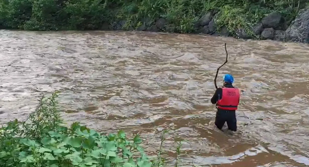 Giresun sel felaketiyle sarsıldı anne ve iki kızı kayıp