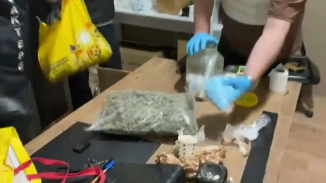 Uyuşturucu satıcılarına gökyüzünden takip 3 ilçede 5 gözaltı