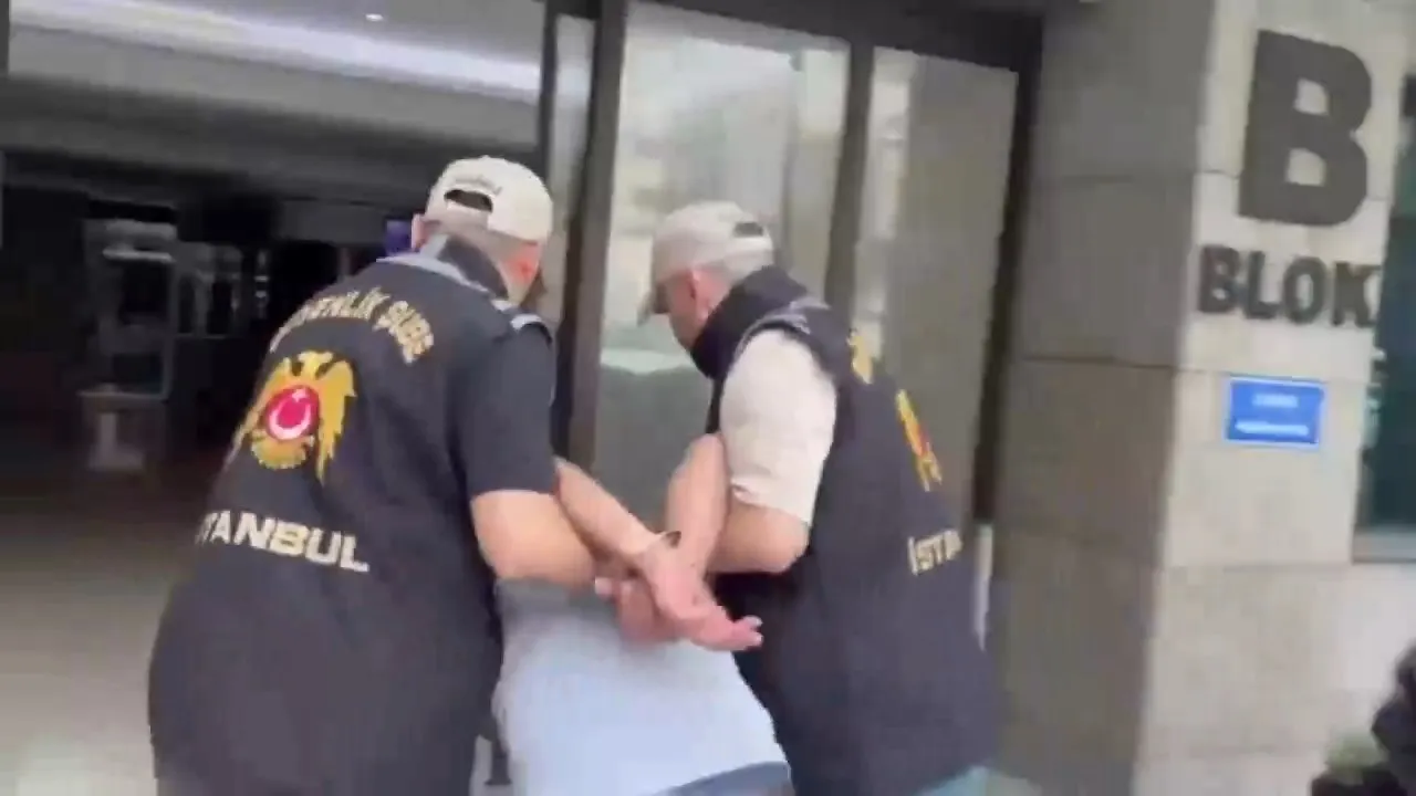 Sosyal medyadaki hakaret paylaşımı bir kişiyi gözaltına aldırdı