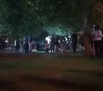 Parkta pusetini açtı, bebeğinin minderinde silah buldu