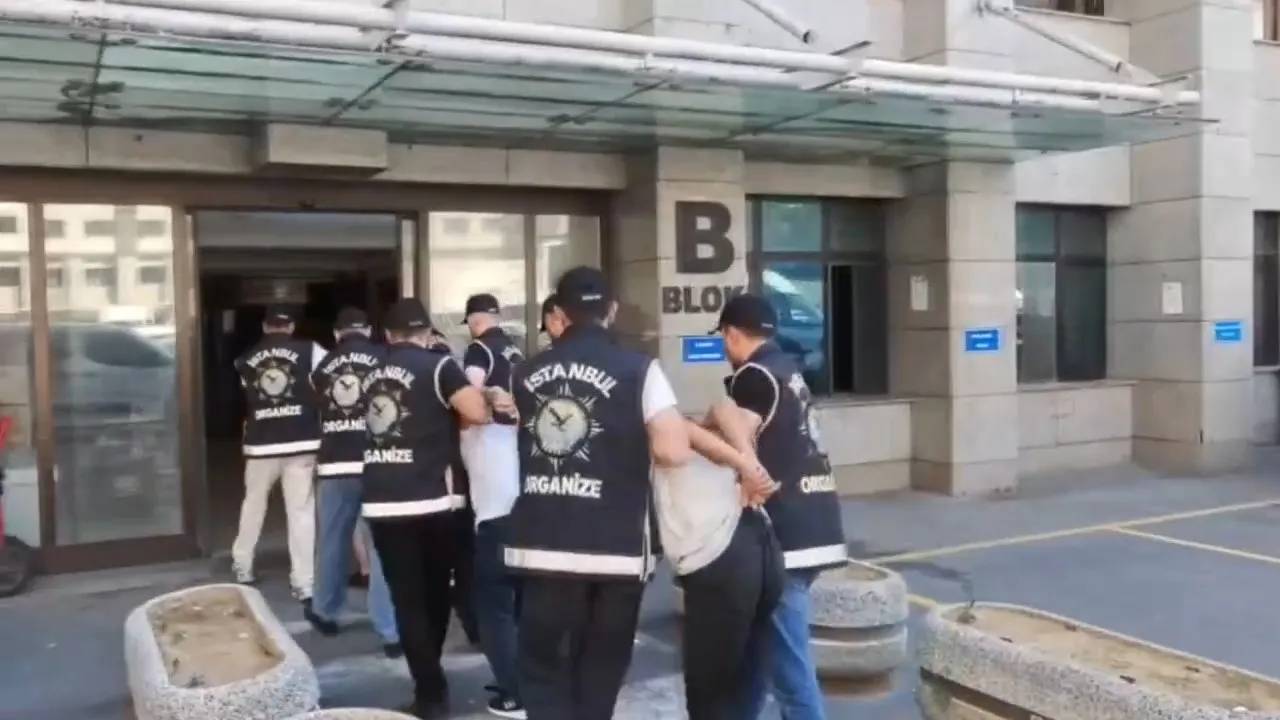 Polis iki örgüte aynı anda çöktü 5 kişi gözaltında