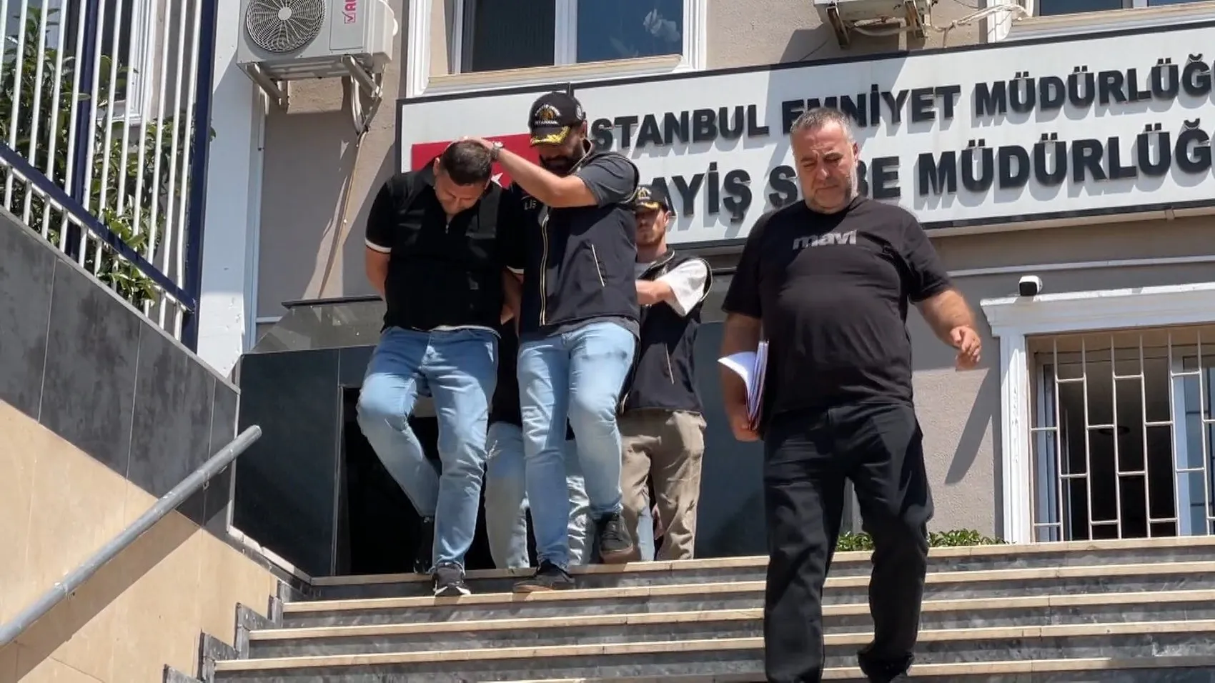 Sinyal kesiciyle araç soygunu yapan hırsız yakayı ele verdi
