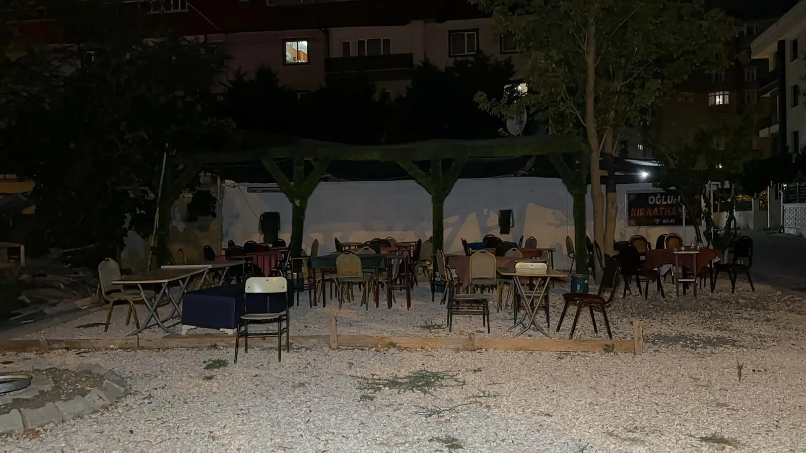 Gece yarısı kıraathaneye motosikletli saldırı, 3 yaralı