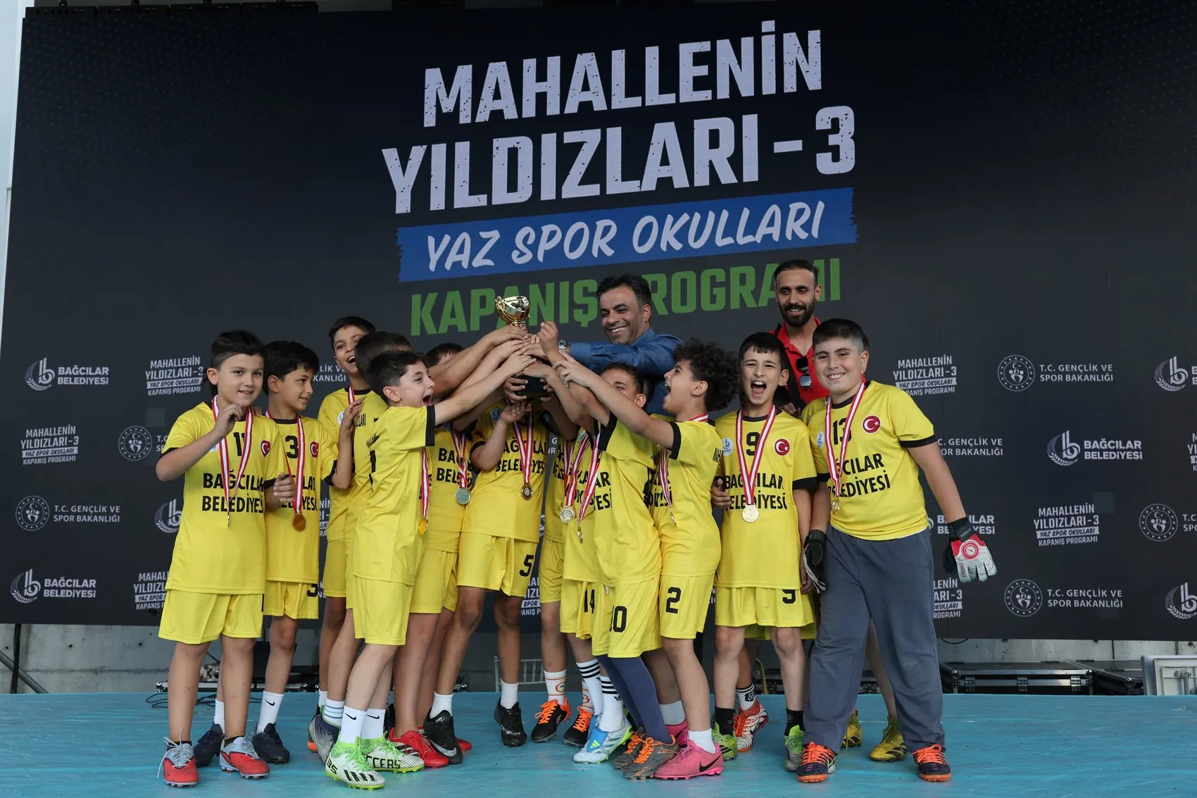 Bağcılar’da Yaz Spor Okulları Kupa Töreniyle Sona Erdi