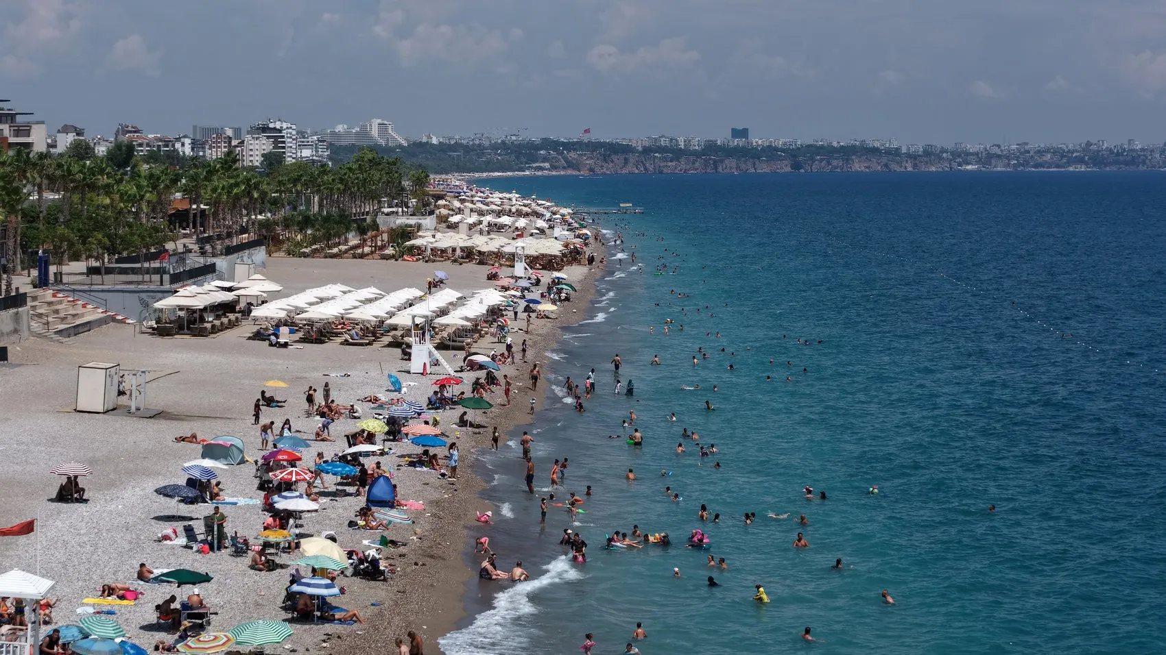 Antalya’da nemli hava bunaltıyor