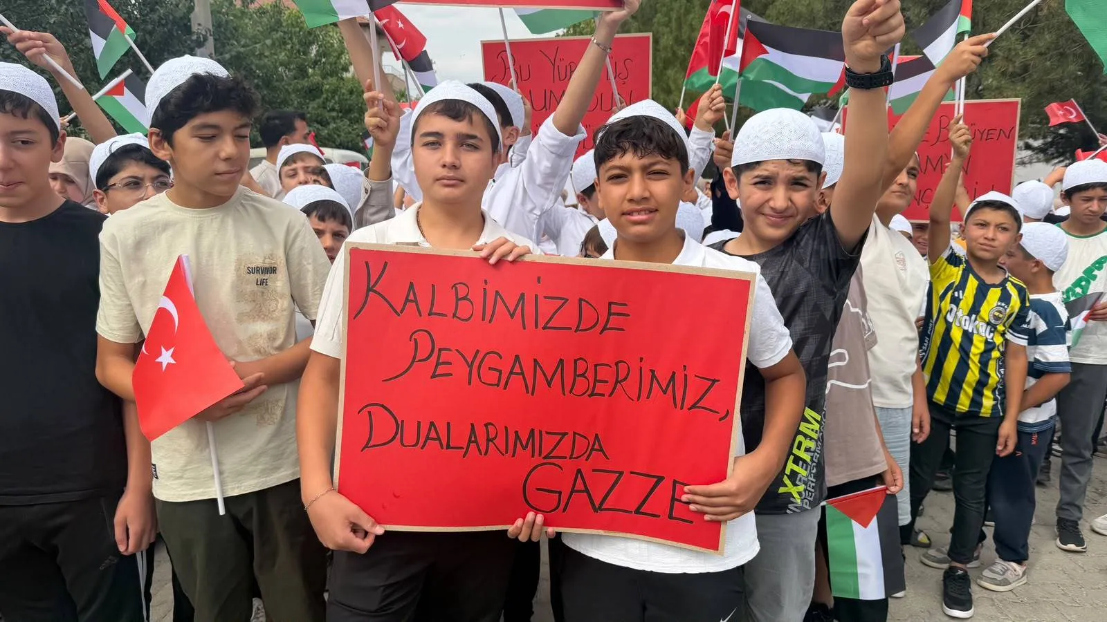 Malatya’da 940 öğrenci Gazze için yürüdü