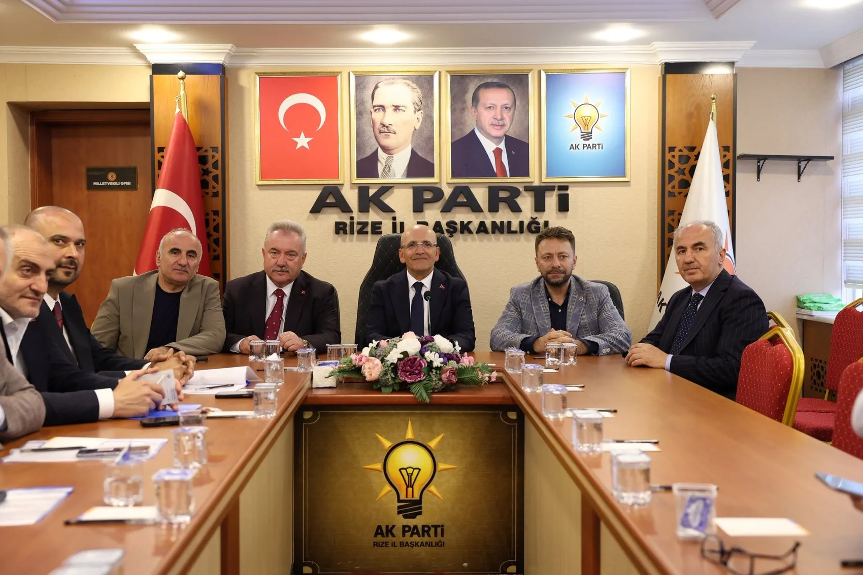 Mehmet Şimşek Rize’de iş dünyasıyla bir araya geldi