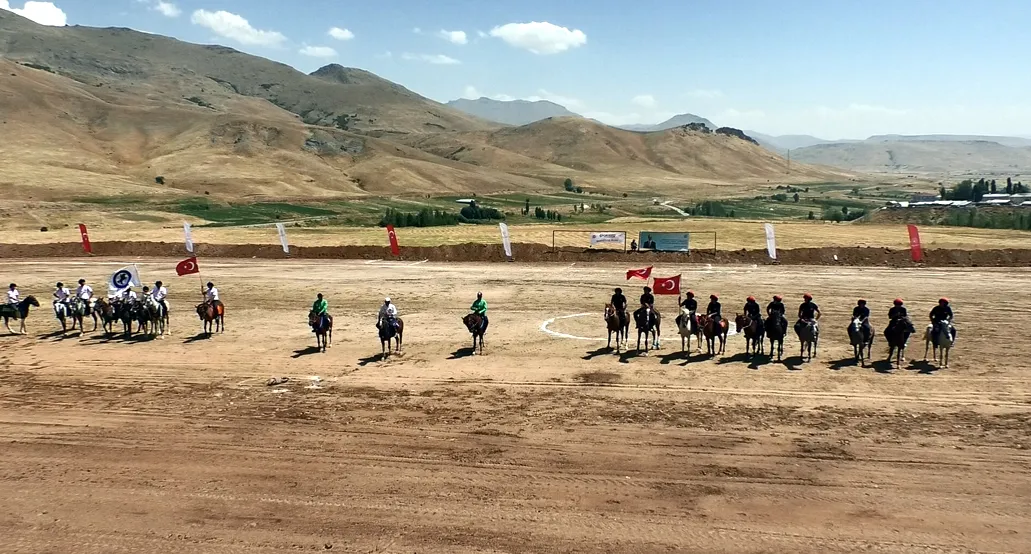 Kırgız Türklerinin ata sporu Van’da nefes kesti