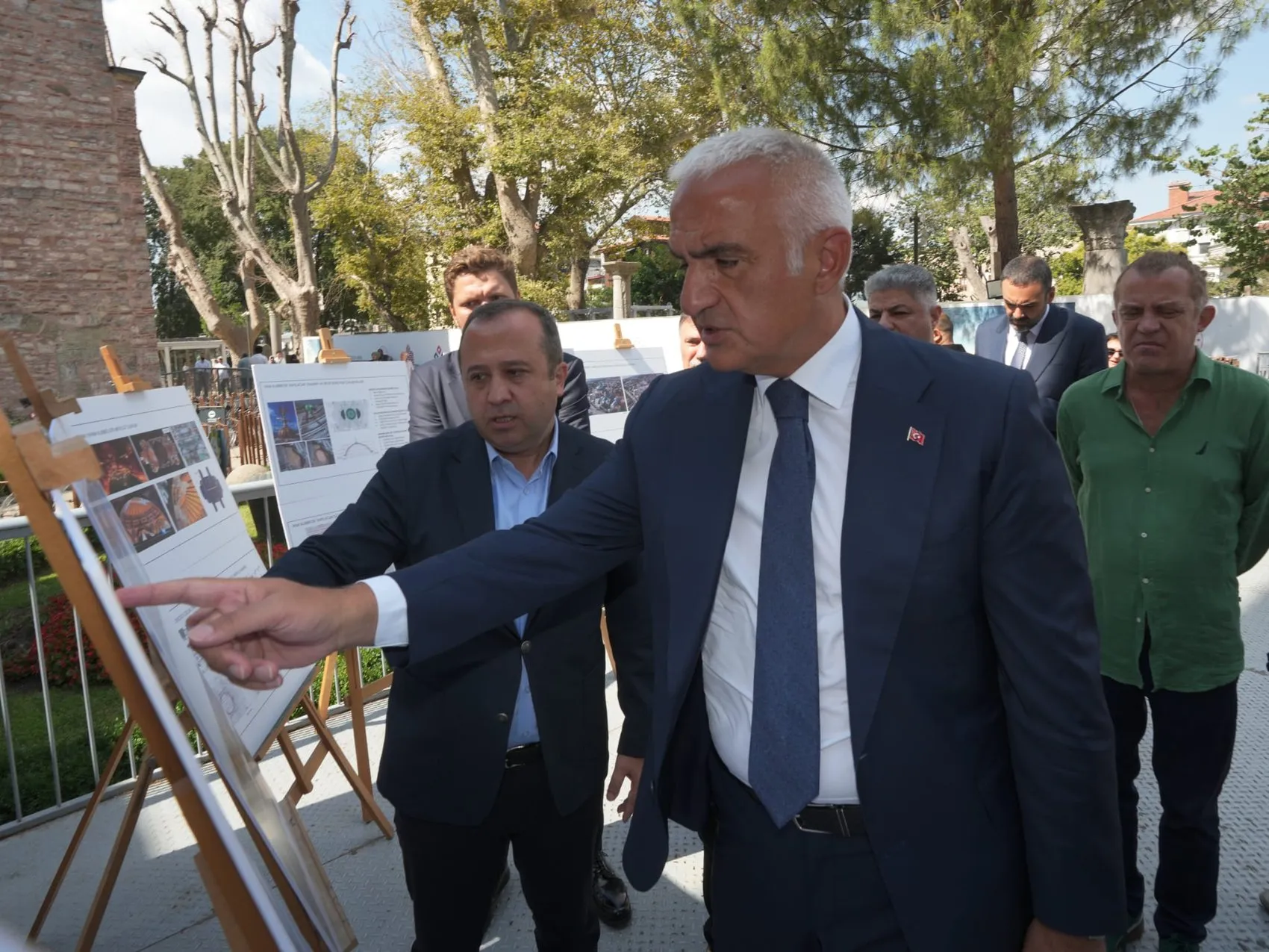 Bakan Ersoy Ayasofya'da Yürütülen Restorasyonun Kalbine İndi Kubbe Dışarıdan Güçlendirilecek