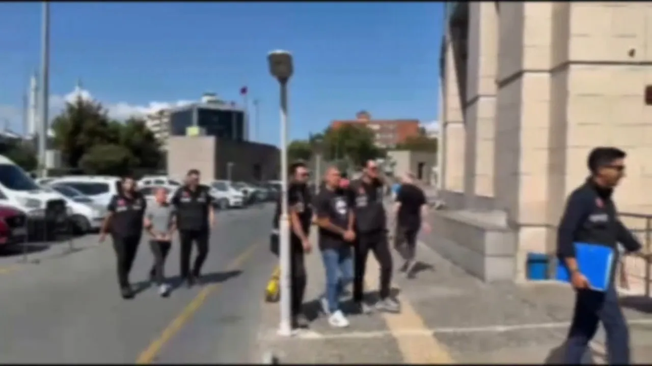 Maç biletini üç katına satanlara hapis cezası