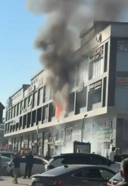 Ankara İvedik OSB'de hırdavat dükkanı küle döndü