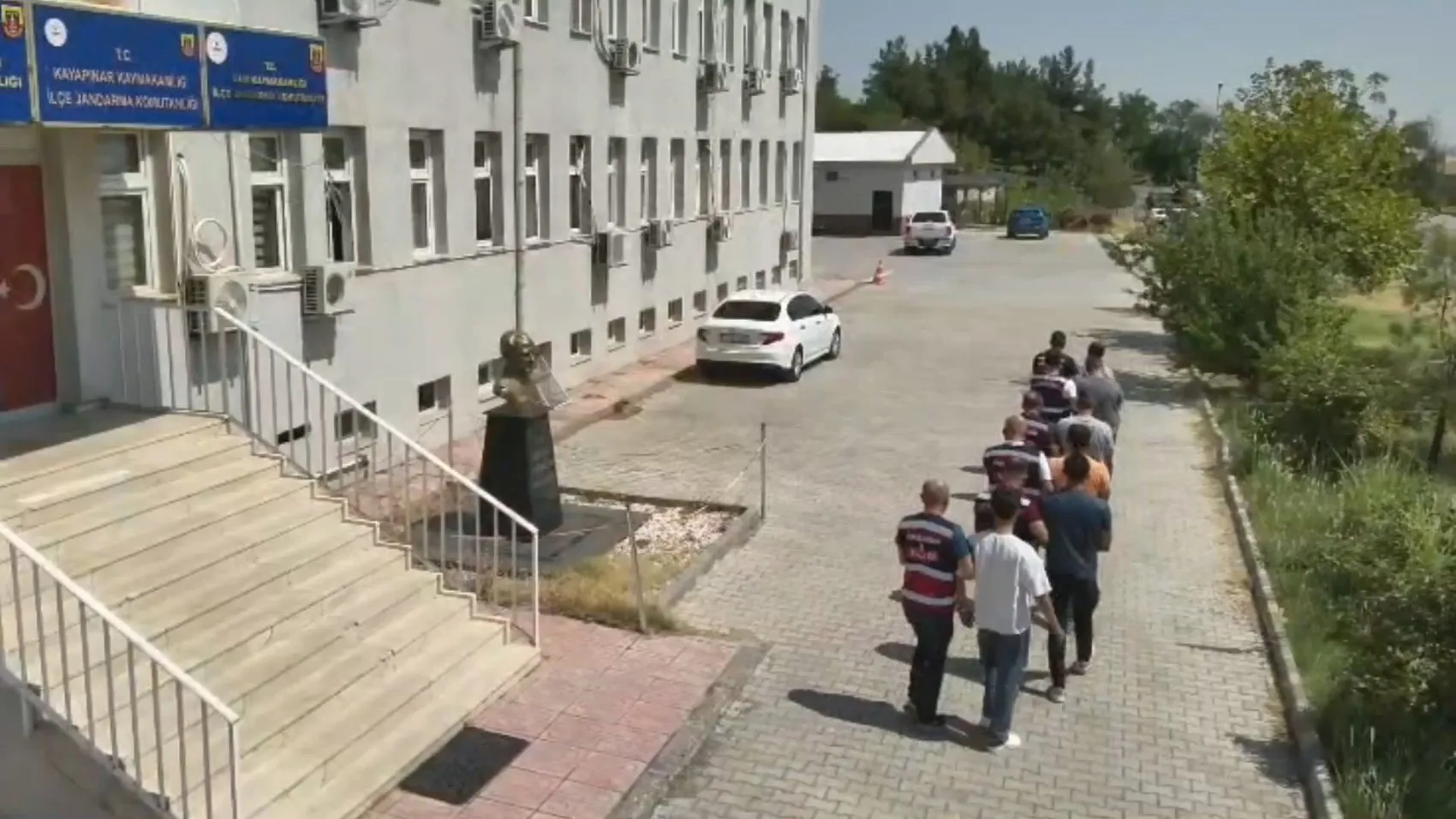 Diyarbakır kırsalında dev uyuşturucu operasyonu