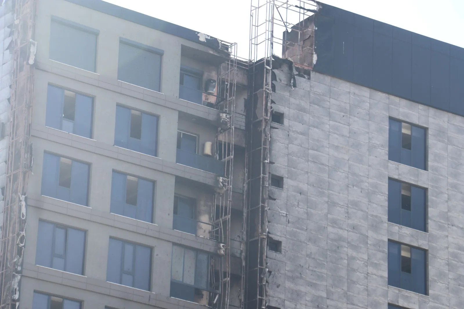 Diyarbakır'da gece yarısı yangın 13 katlı plaza küle döndü