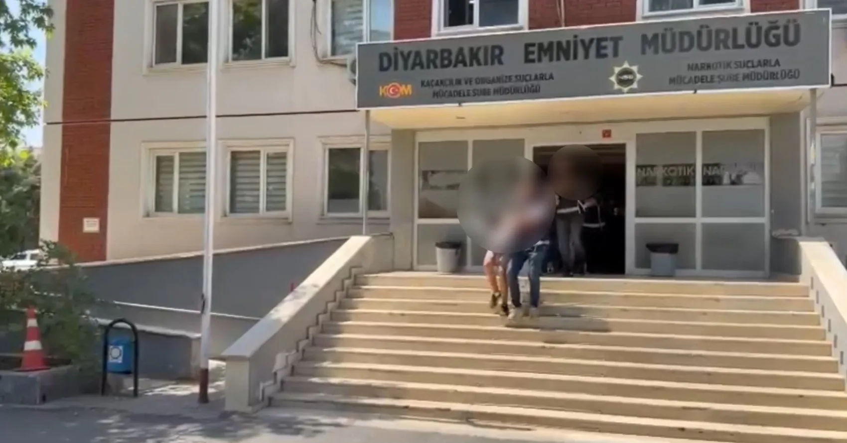 Sur'da el bombası taşıyan 4 kişi mahkemeye çıktı, karar tutuklama