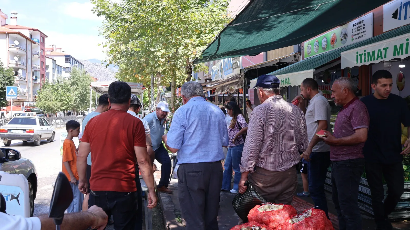 Salah gelmedi ama Amasyalı manav sözünü tuttu