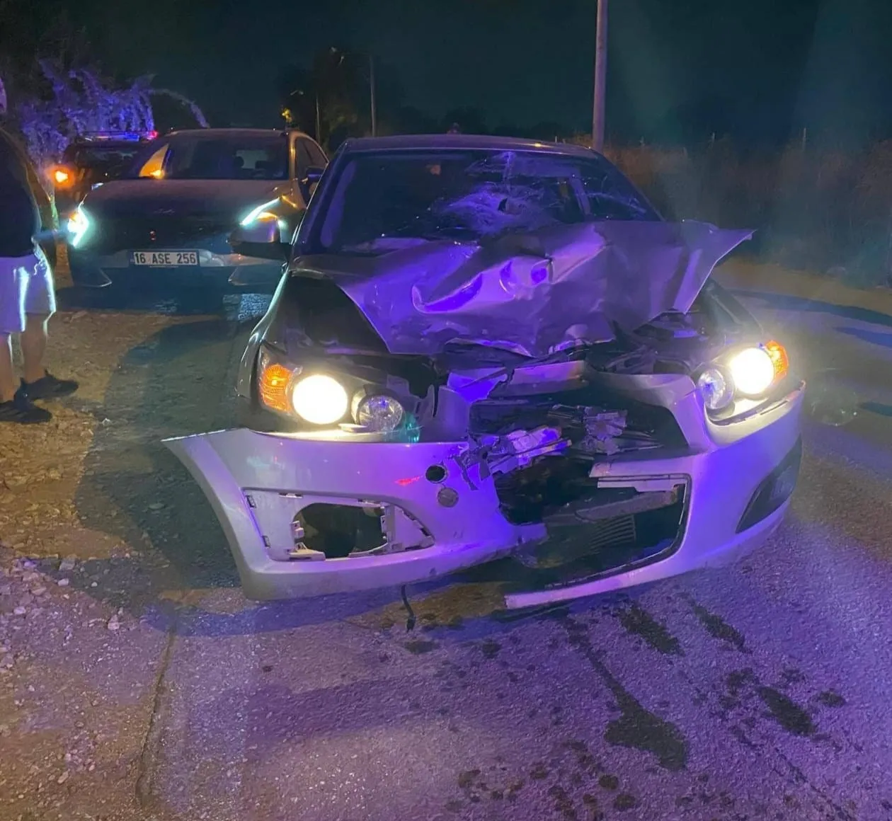 İnegöl yolunda feci kaza Motosikletli genç ağır yaralandı