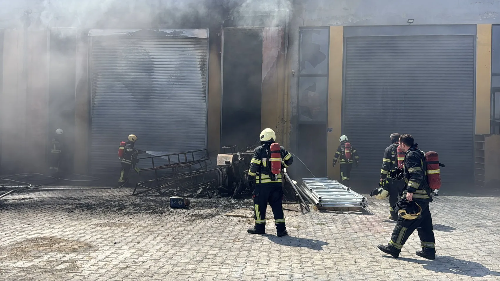 Kayseri'de sanayi sitesindeki sünger atölyesi alevlere teslim oldu