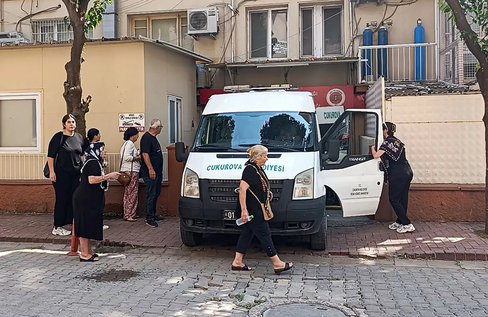 Adana'da borç kavgası kanlı bitti Baba ve oğlu toprağa verildi