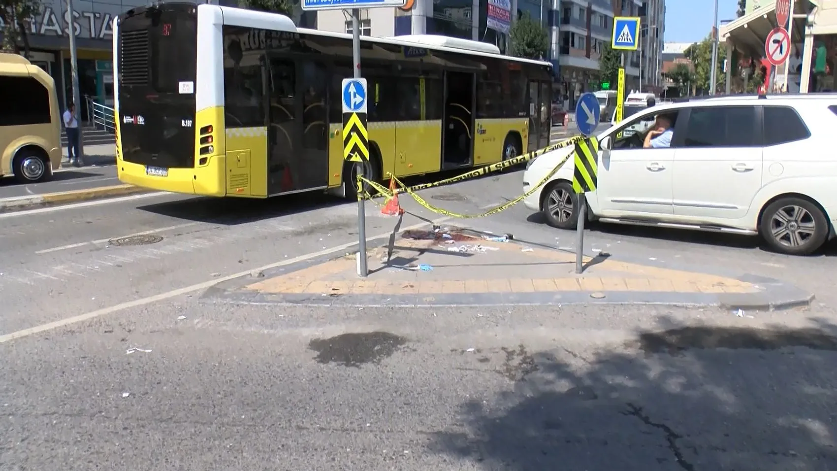 Bahçelievler'de minibüs durağında silahlı saldırı
