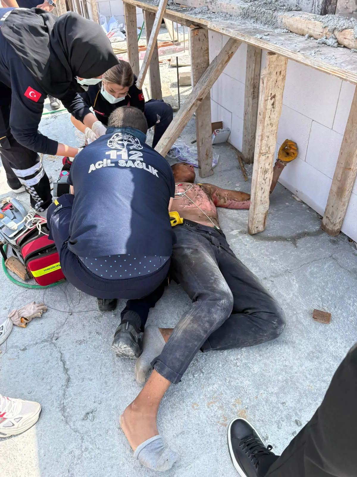 Sakarya’da inşaat işçisi akıma kapılarak ağır yaralandı