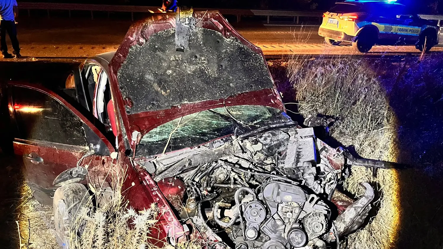 Manisa Kula yolunda gece yarısı kaza 3 kişi yaralı