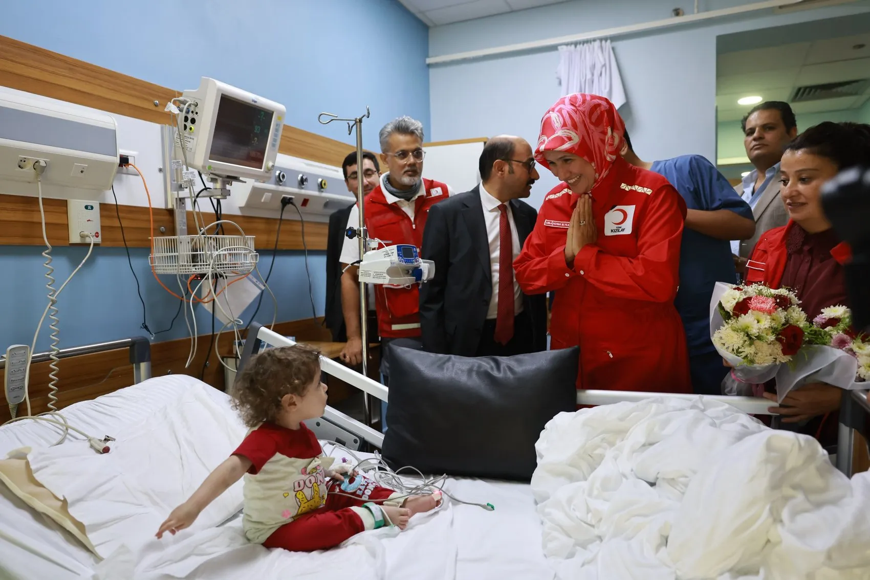 Kızılay Başkanı Kahire'de Gazzeli hastalarla buluştu, yeni destek programı duyurdu