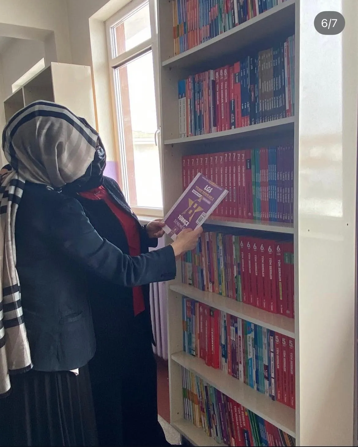 Bir öğretmenin hayali gerçek oldu 500 kitaplık kütüphane 5 bin 500 kitapla doldu