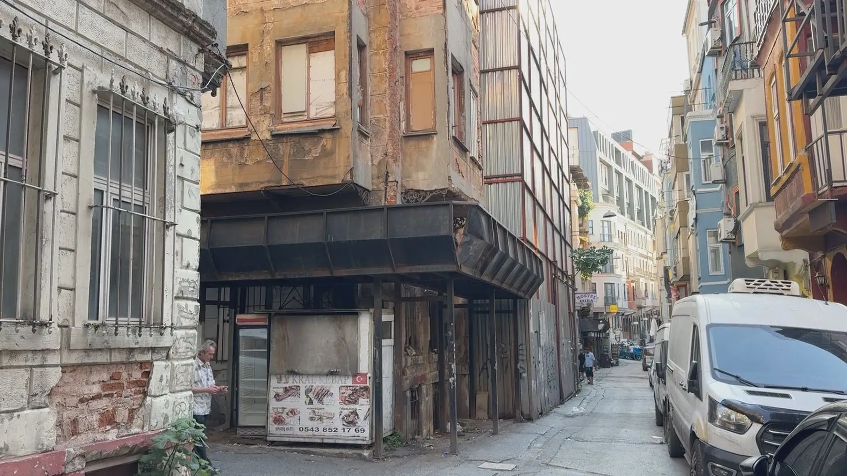Beyoğlu’nda cinayeti işleyen komşu polise ihbarcı oldu