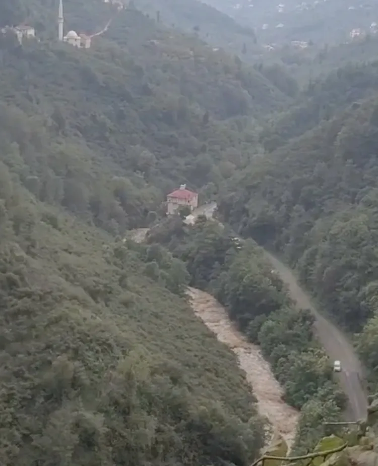 Giresun Görele'de sel felaketi Anne ve iki kızı kayboldu