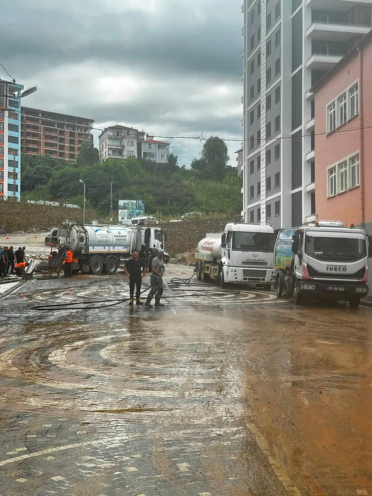 Giresun'da sel felaketi: Çınarcık Deresi'nin taşma anı dehşete düşürdü