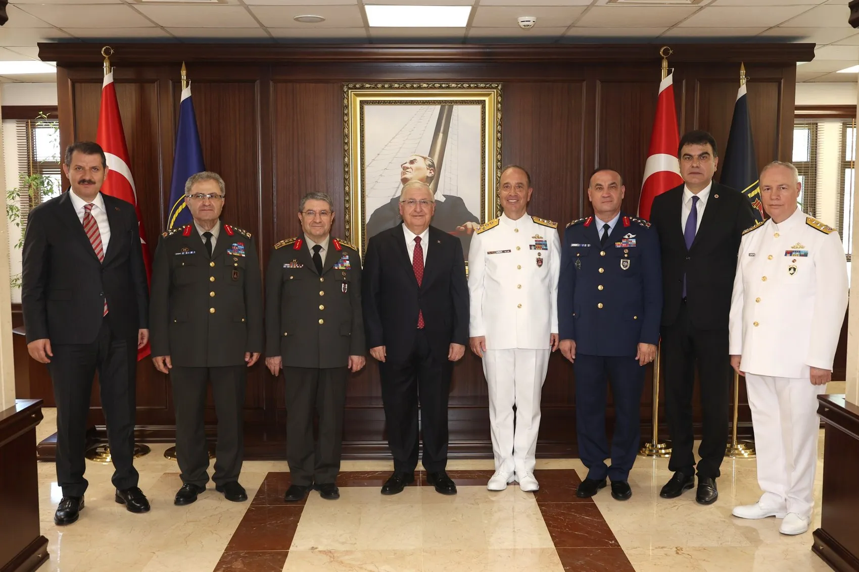 Bakan Güler Donanma Komutanlığı’nda incelemelerde bulundu