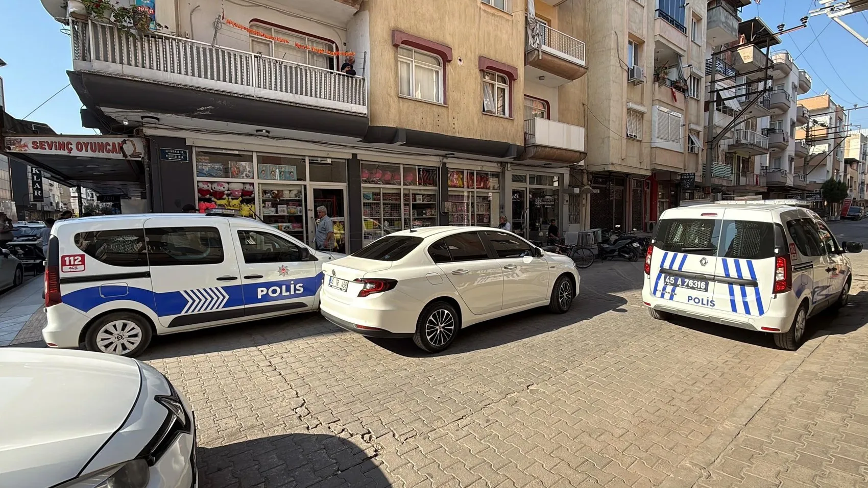 Turgutlu'da dehşet anları Eşini boğmaya çalışan koca yakalandı