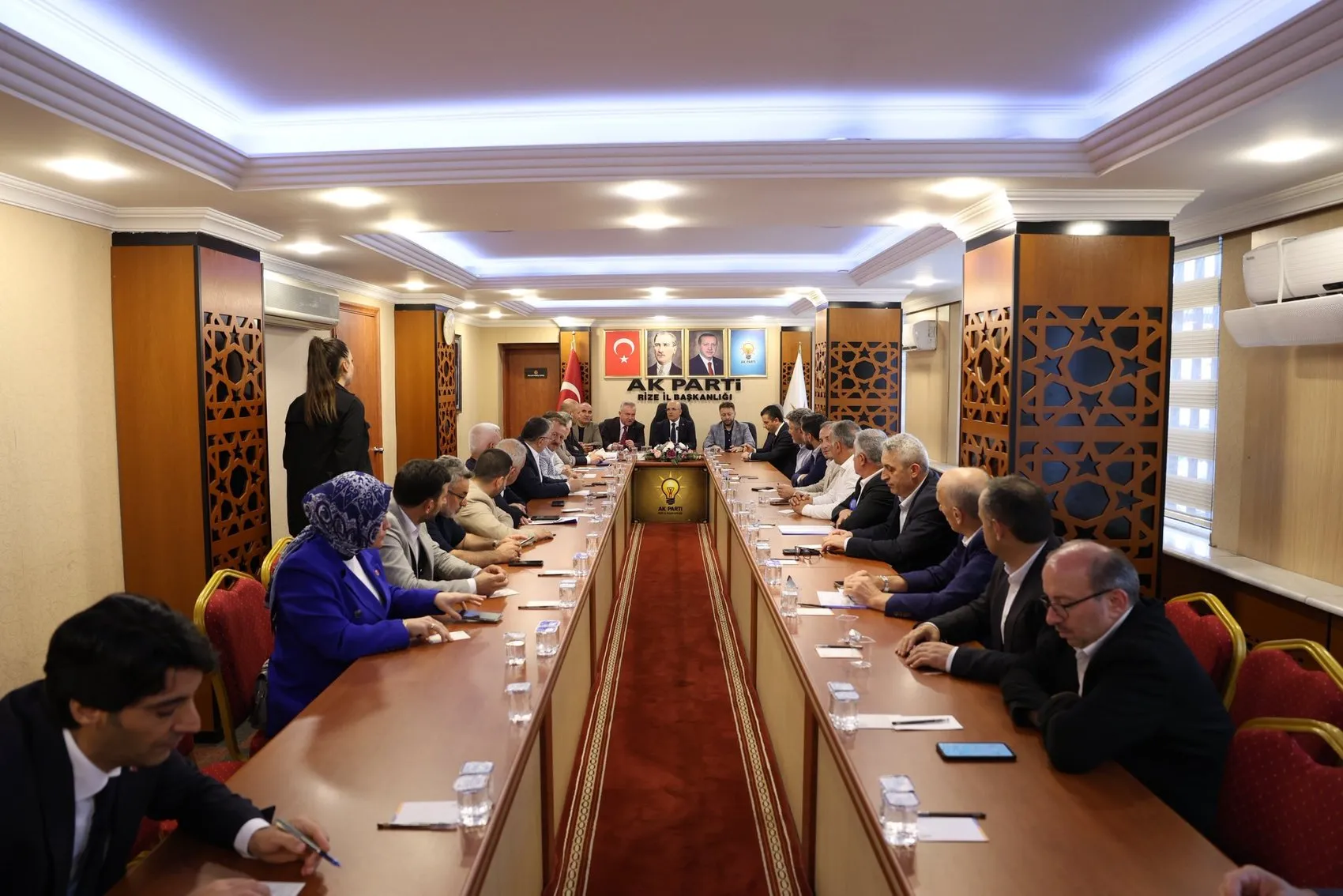 Mehmet Şimşek Rize’de iş dünyasıyla bir araya geldi