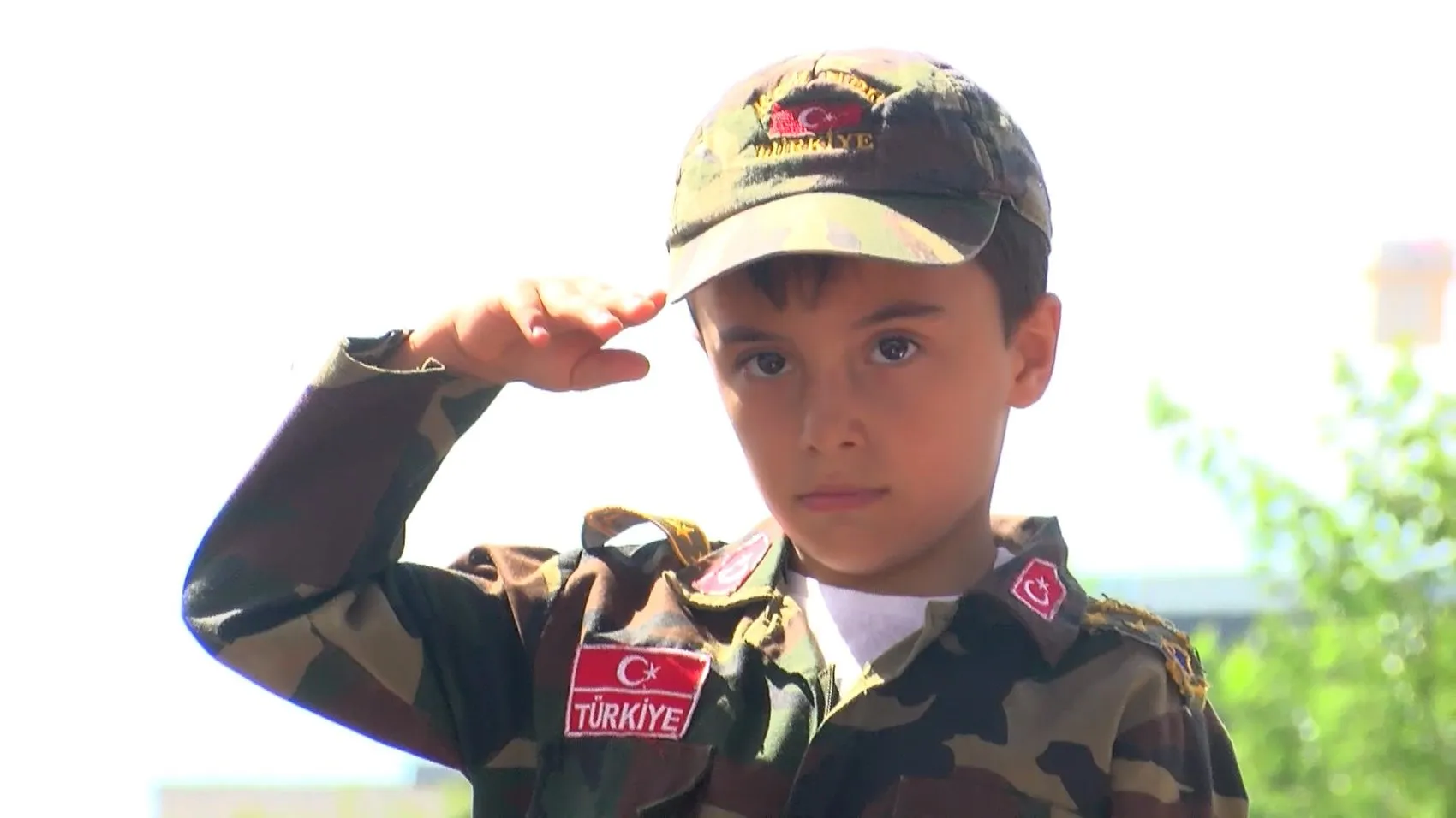 Vatan Caddesi'nde 30 Ağustos coşkusu: Miniklerden asker selamı, gazilerden vatan yemini