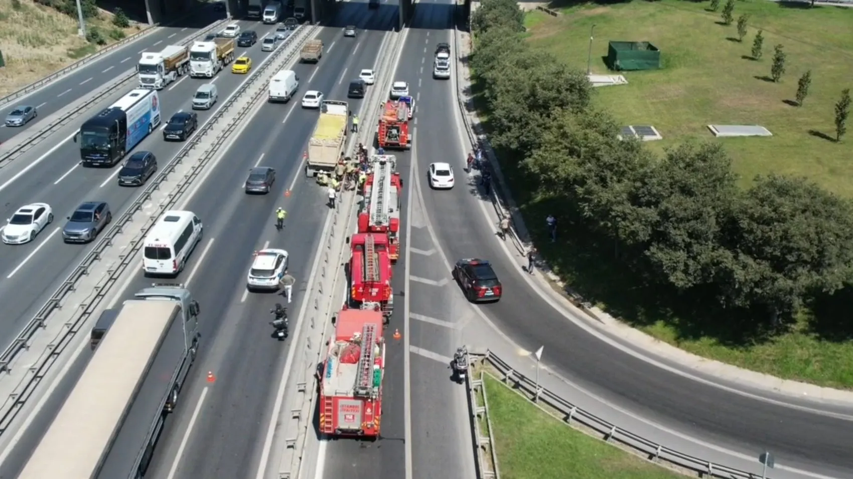 Basın Ekspres Yolu’nda kamyon kazası Bir sürücü hayatını kaybetti