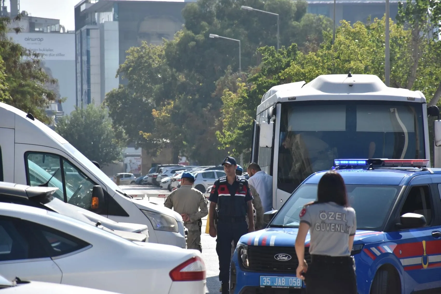 Menderes Belediye Başkanı İlkay Çiçek adliyeye sevk edildi