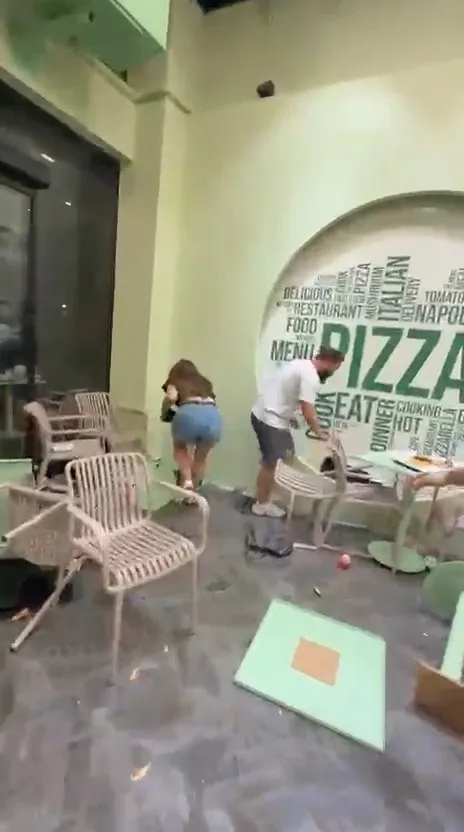 Bursa'da bir pizzacıda çıkan kavga mekanı savaş alanına çevirdi