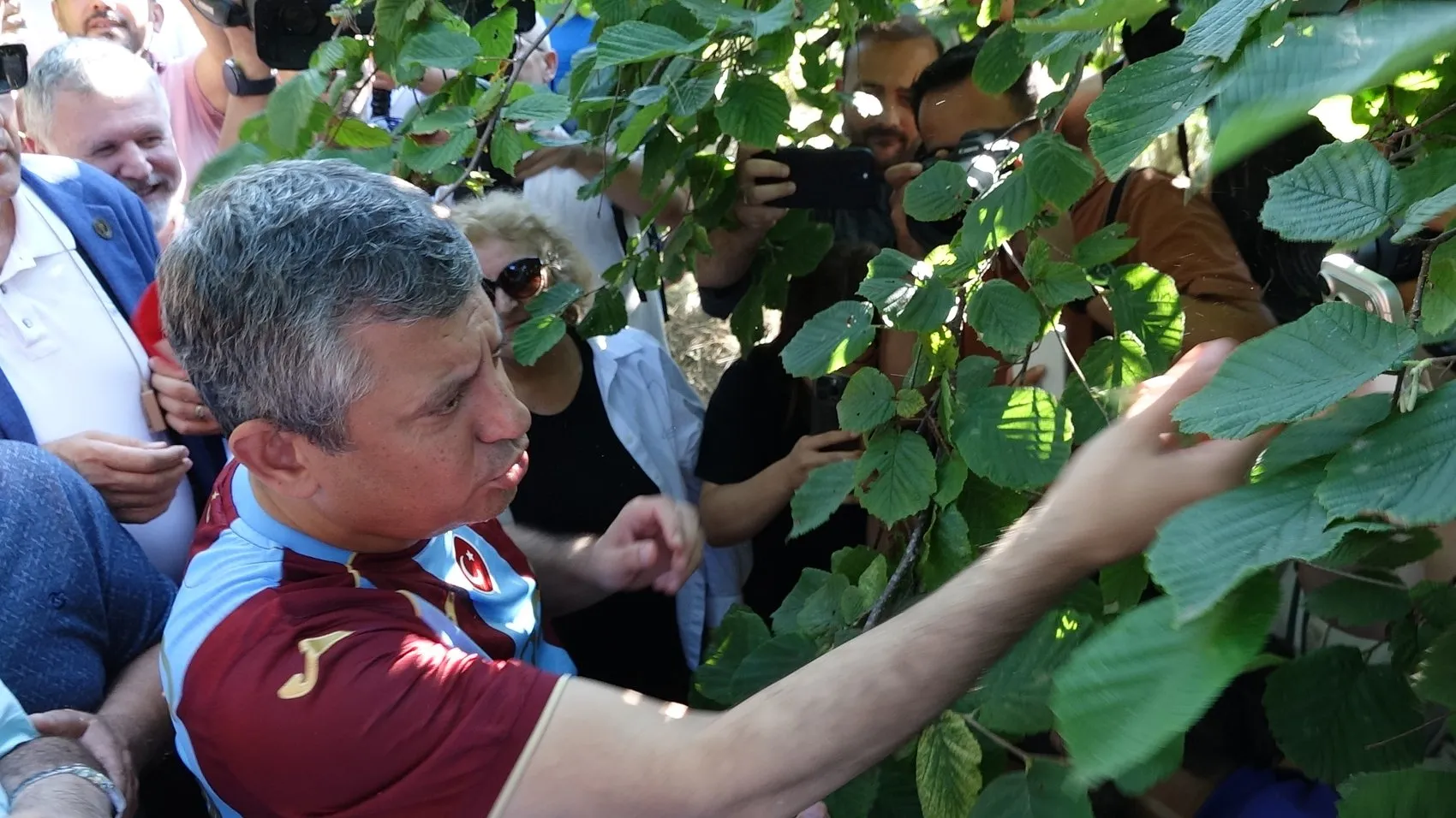 Özgür Özel fındık bahçesinde iktidar sözü verdi