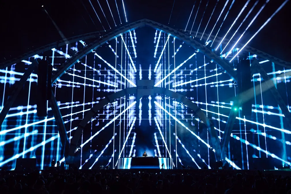 Tiësto İstanbul’u elektronik müzikle salladı