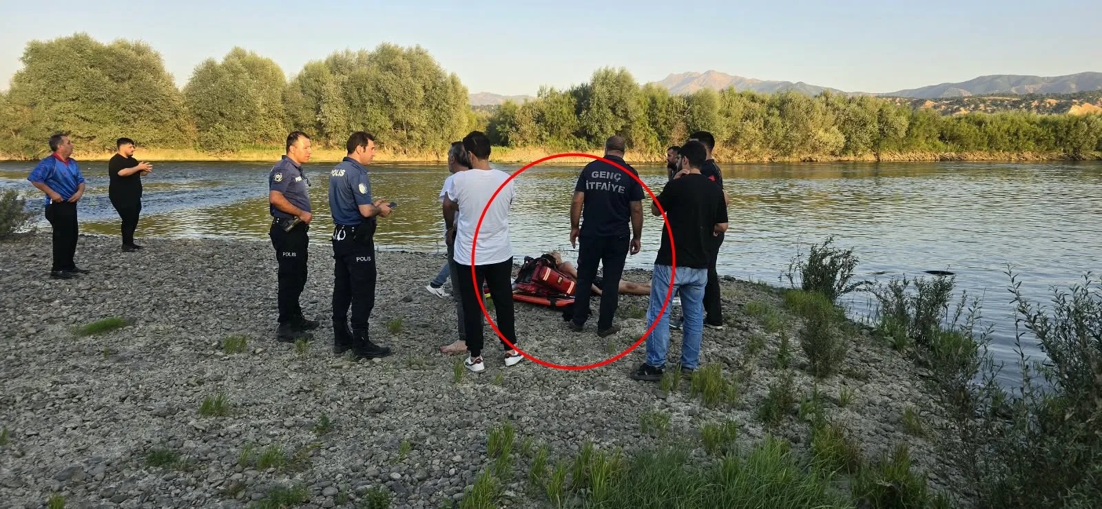 Bingöl’de nehirde kaybolan genci bulmak için ekipler seferber oldu