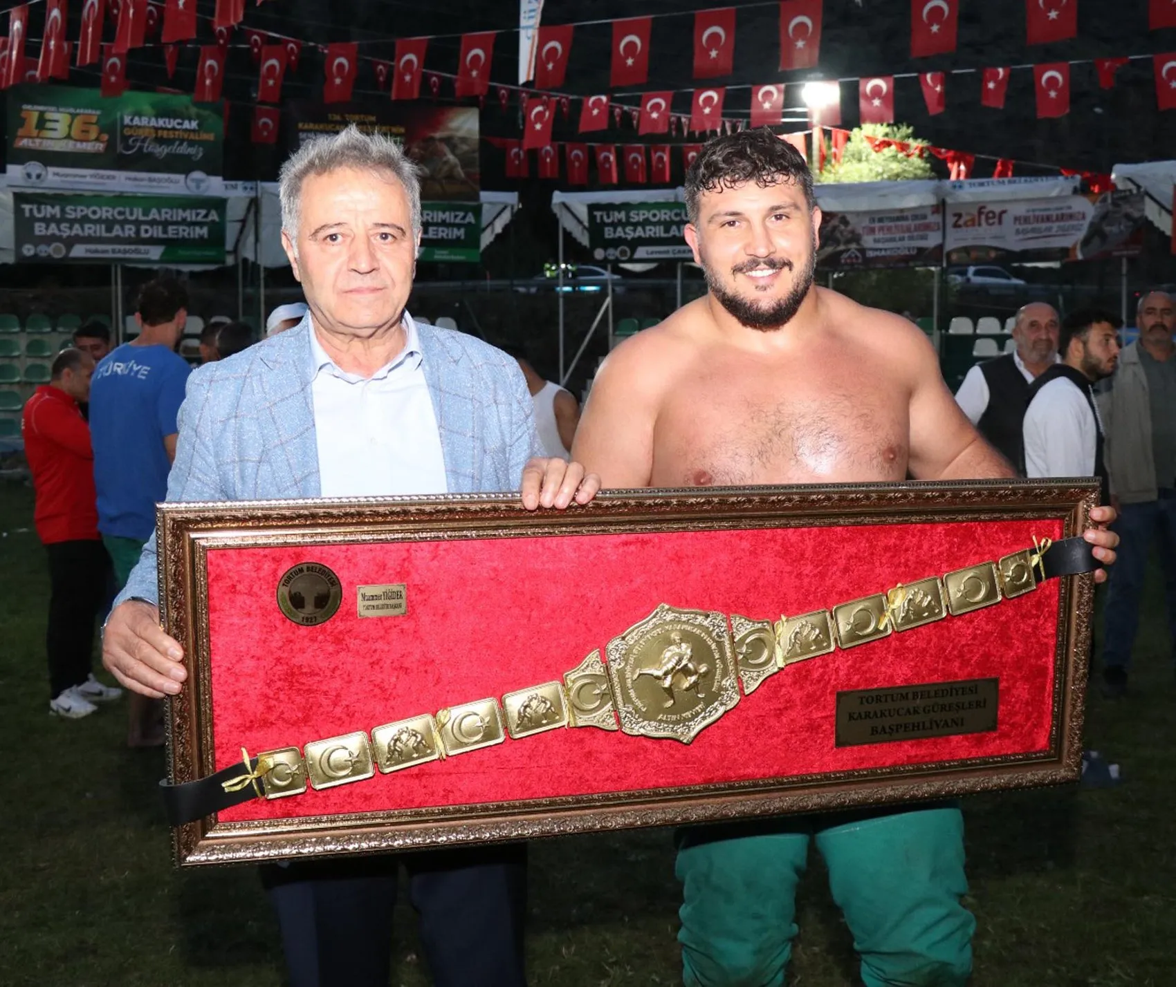 Tortum er meydanında dev bütçeli ağalık yarışı: Altın kemerin sahibi belli oldu