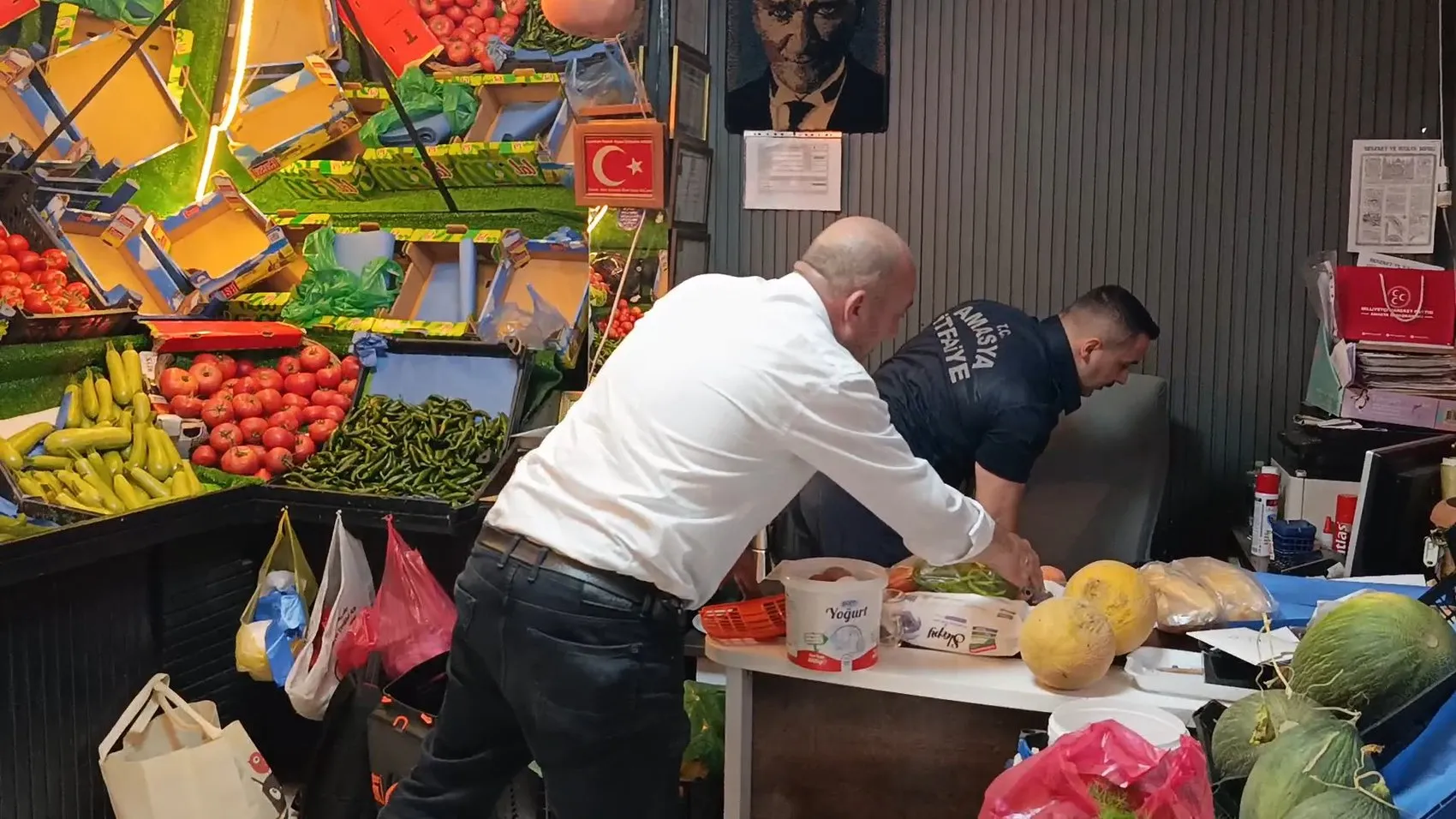Amasya'da itfaiyeye kök söktüren kedi kurtarma operasyonu