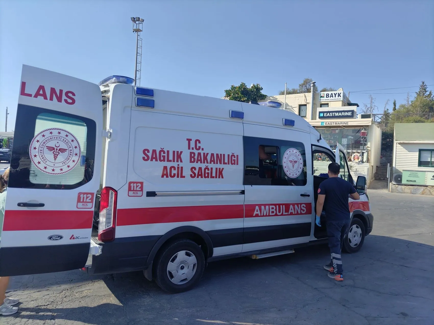 Tatilde rahatsızlanan 14 yaşındaki çocuk için Yunan adasından deniz ambulansı seferi