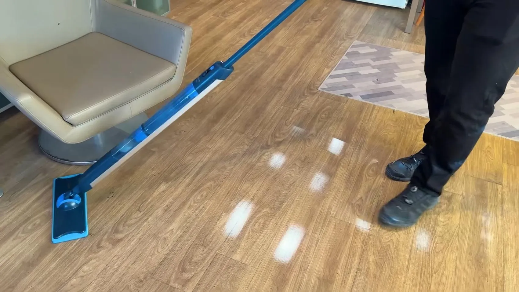 Philips OneUp Elektrikli Mop İncelemesi: Klasik paspaslara veda!