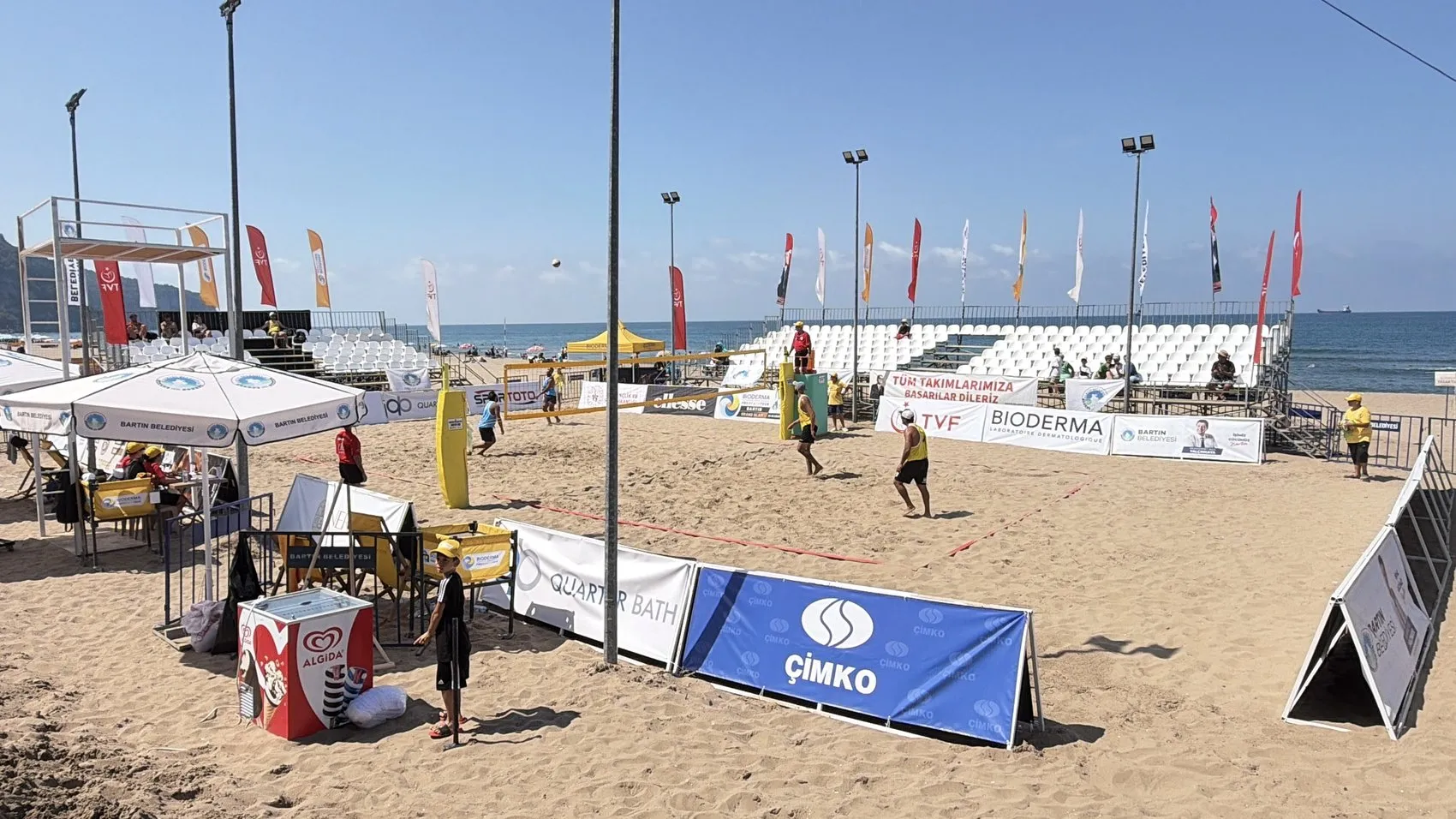 İnkumu'nda 3 gün sürecek plaj voleybolu şöleni başladı