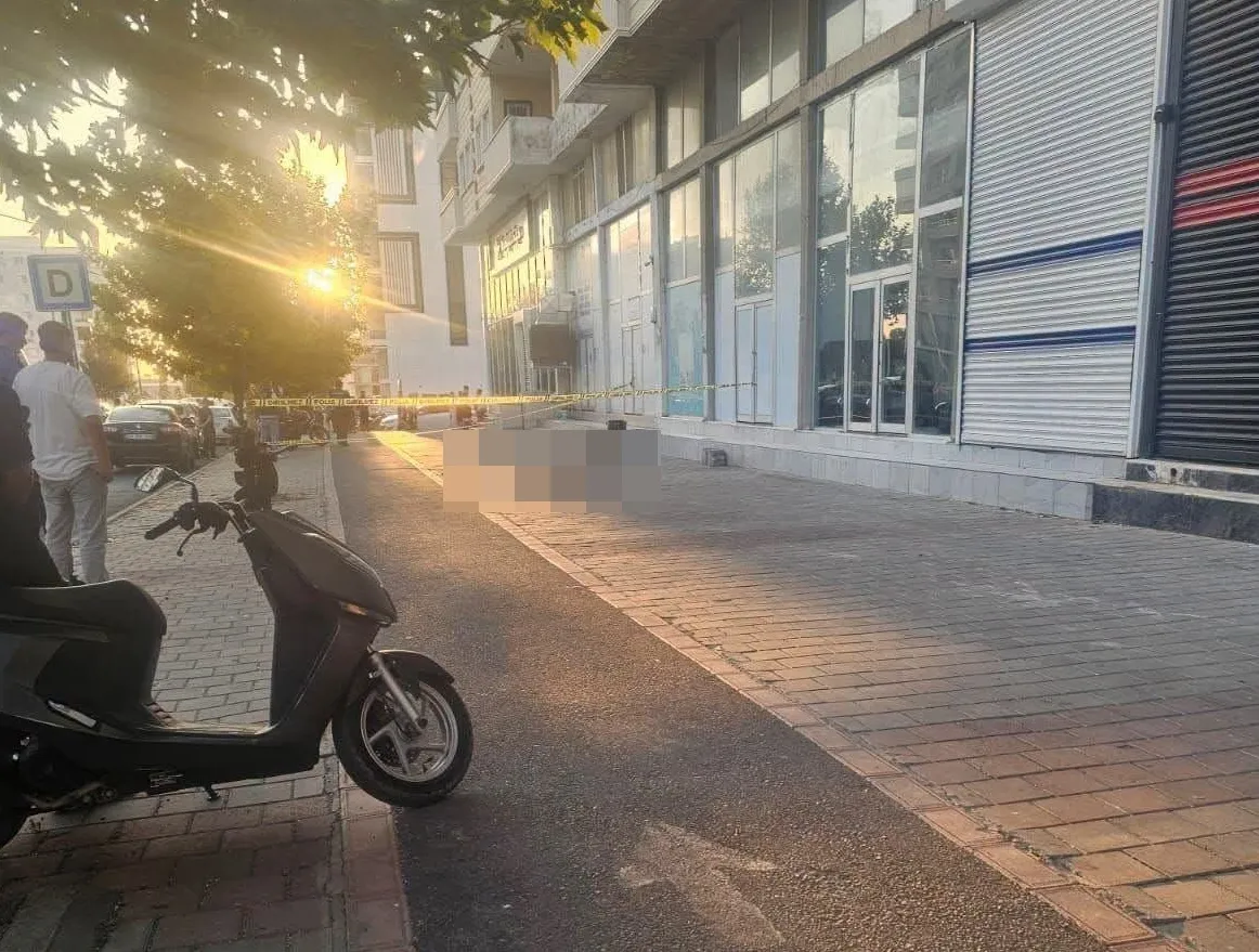Midyat'ta 8'inci kattan düşen kadın yaşamını yitirdi
